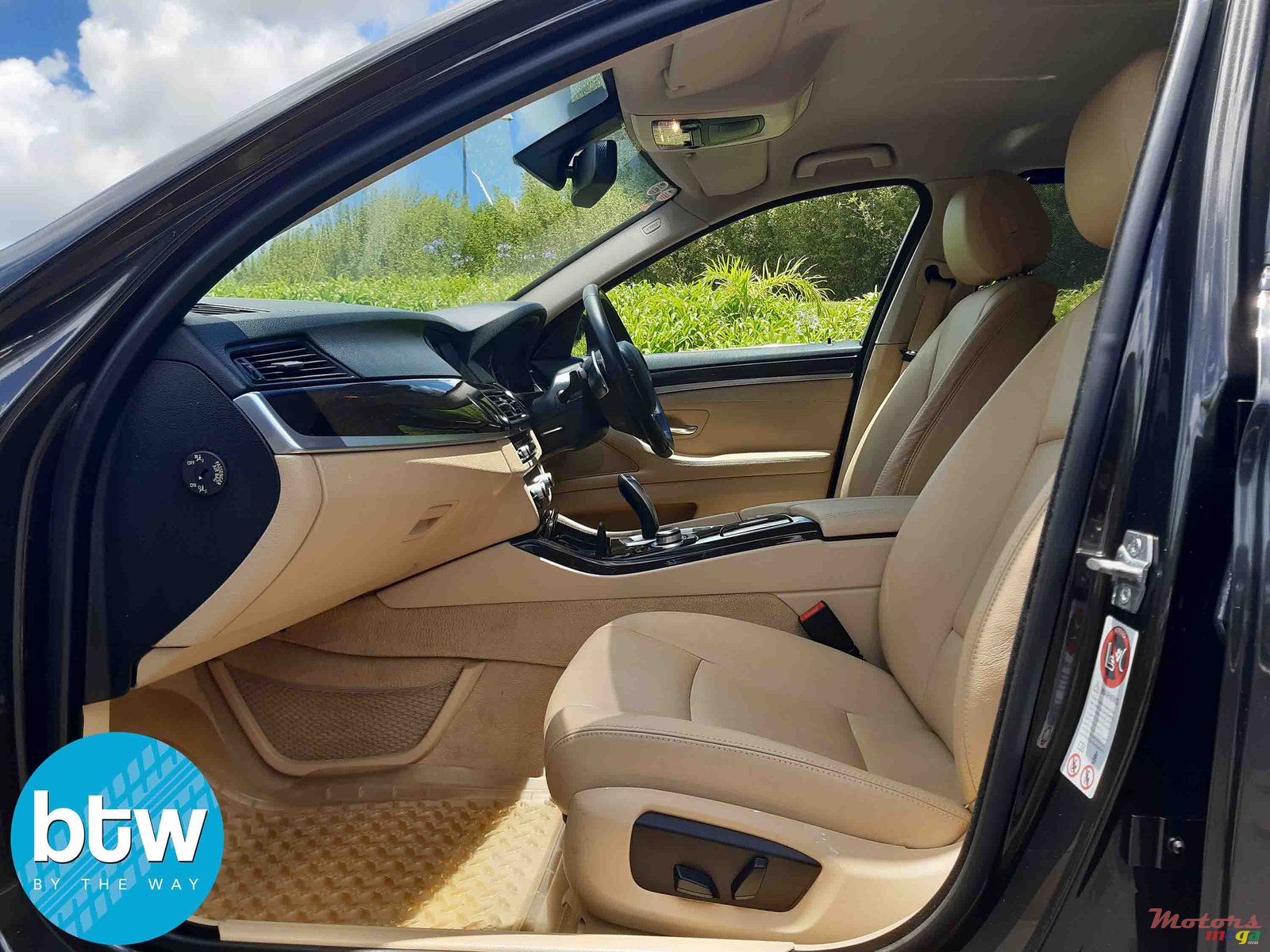 2014' BMW 5 Series 520i photo #4