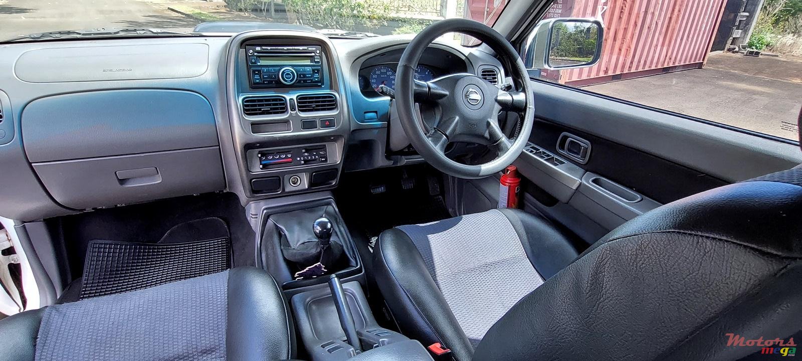 2015' Nissan 2500 photo #3