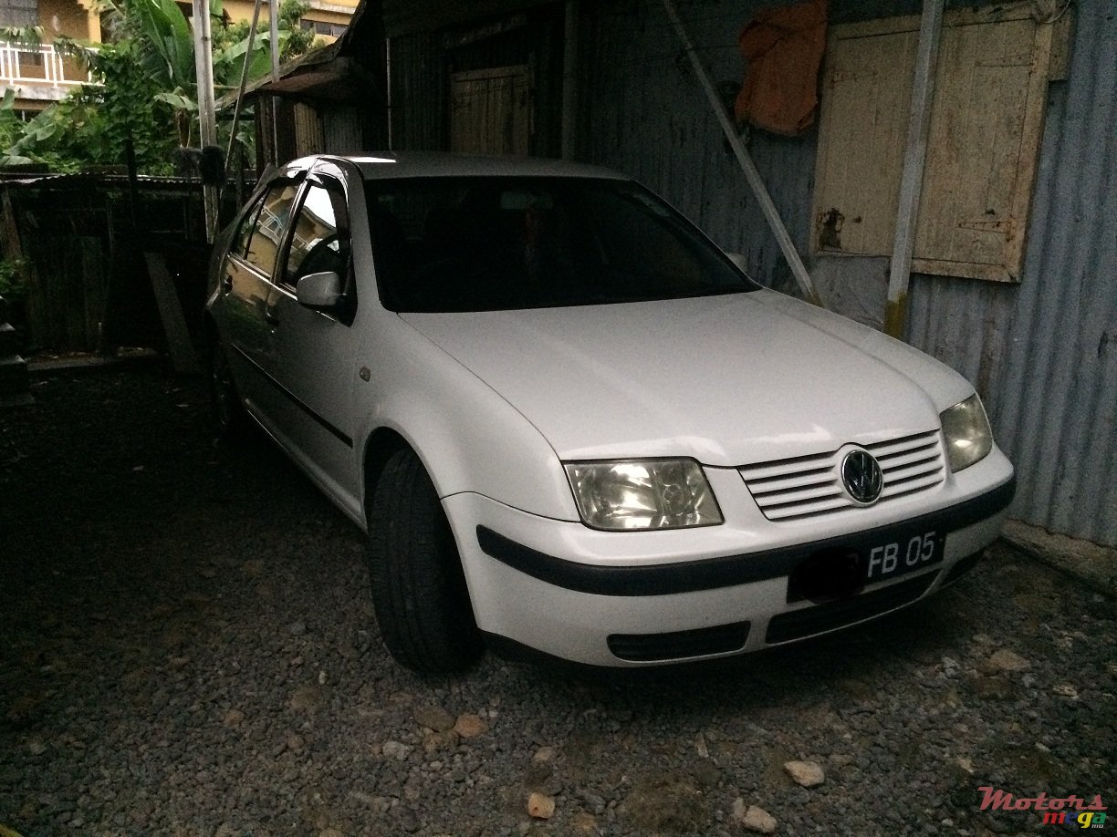 2005' Volkswagen Bora photo #1