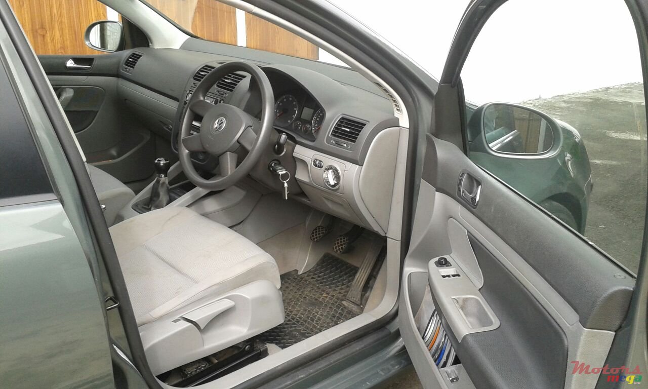 2004' Volkswagen Golf V photo #5