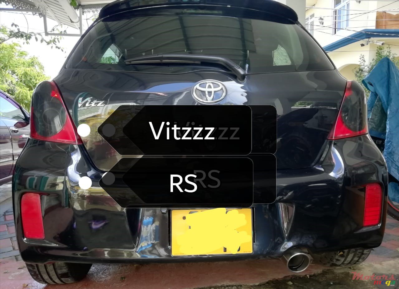 2010' Toyota Vitz photo #3