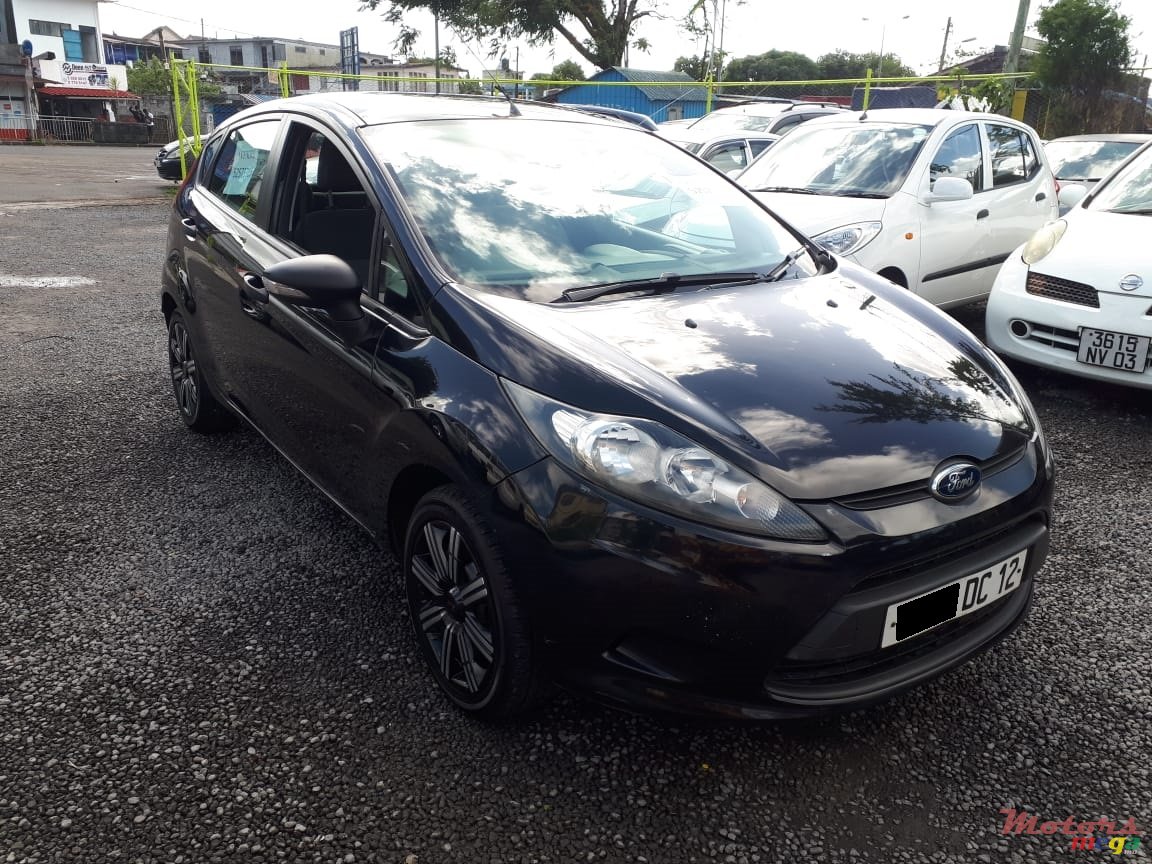 2012' Ford Fiesta photo #1
