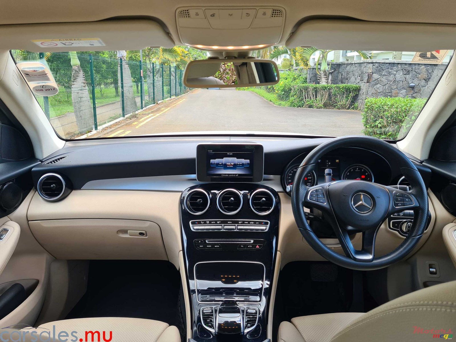 2017' Mercedes-Benz GLC 200 Avantgarde photo #6