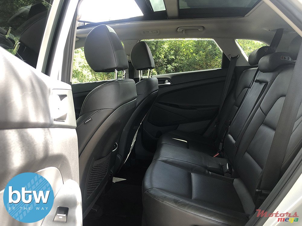 2020' Hyundai Tucson photo #6