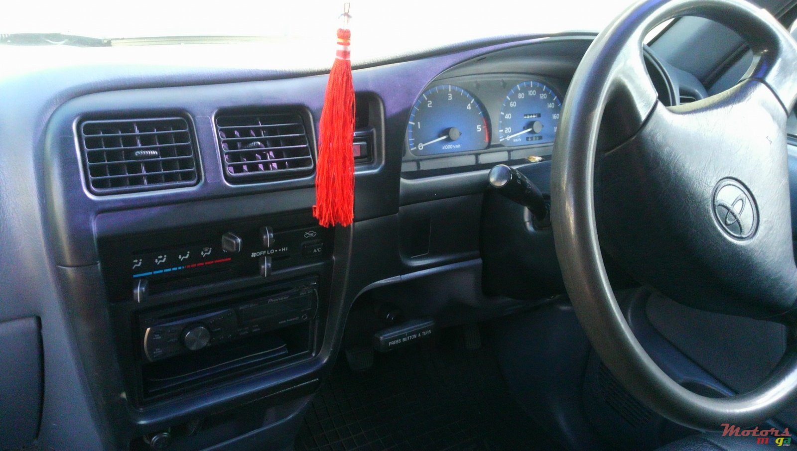 2003' Toyota Hilux photo #5