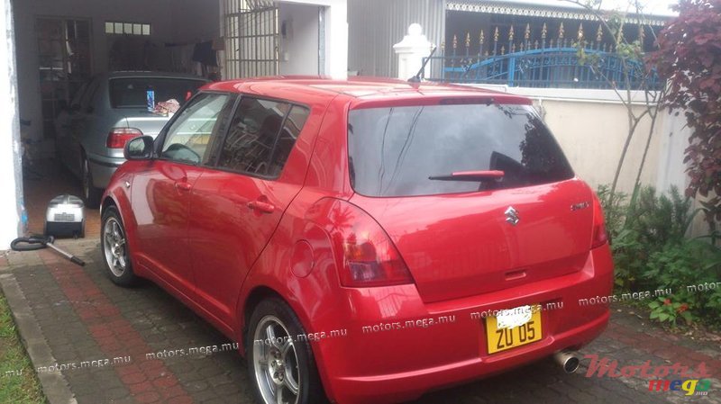 2005' Swift photo #1