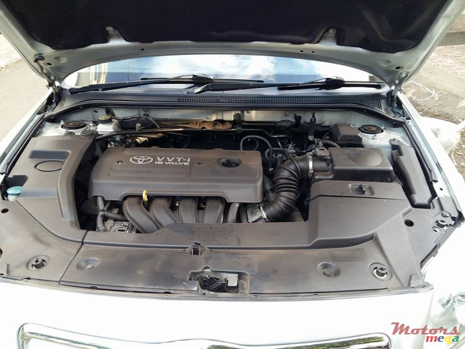 2005' Toyota Avensis photo #2