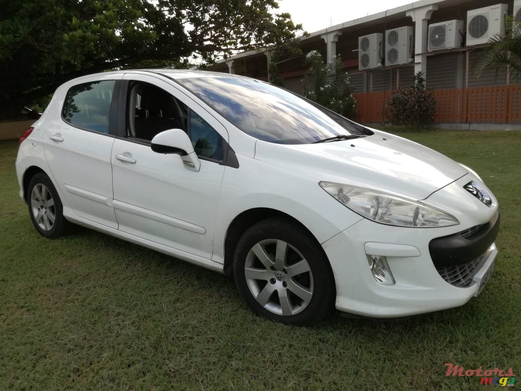 2009' Peugeot 308 photo #3