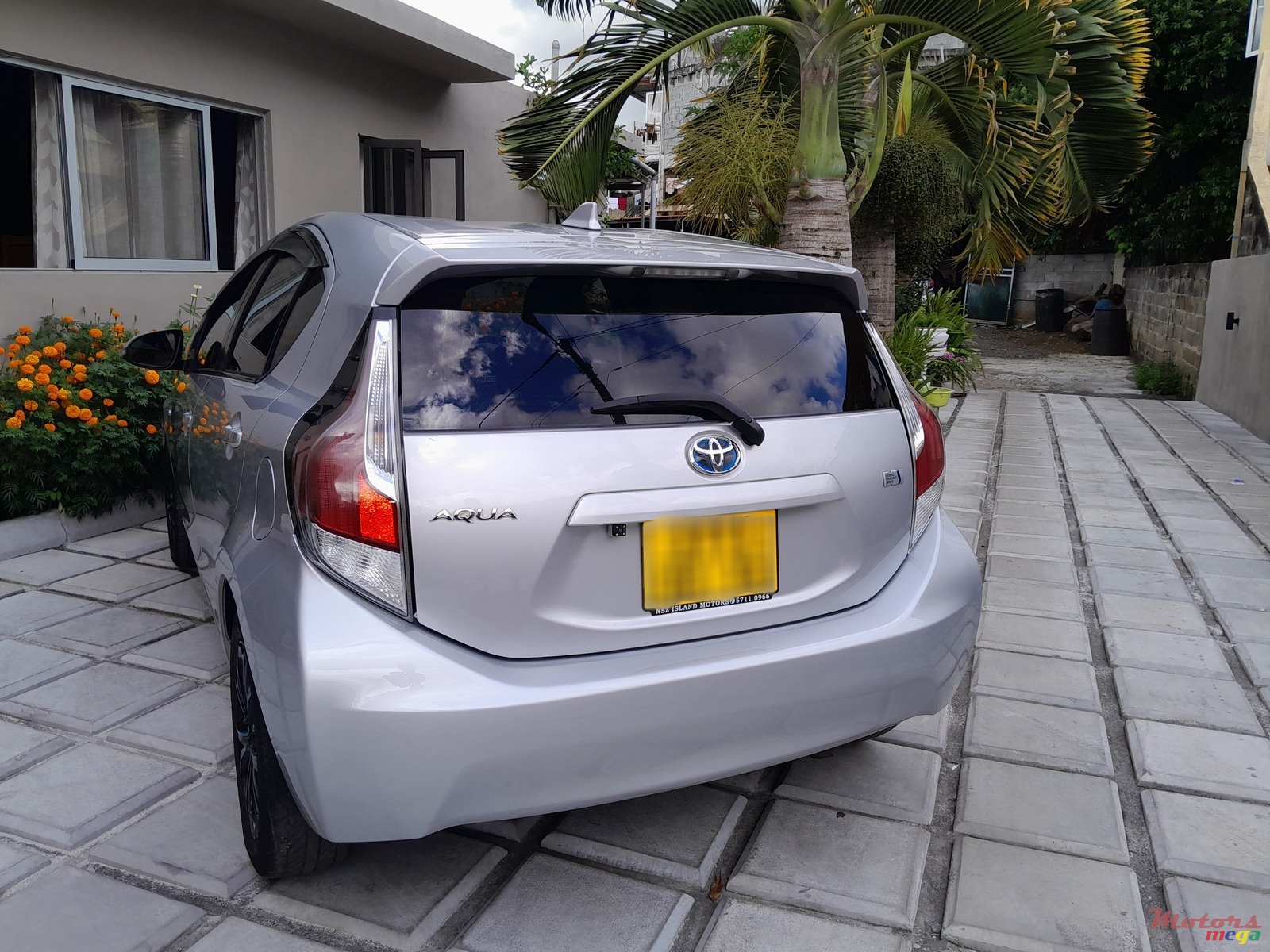 2015' Toyota Aqua photo #2