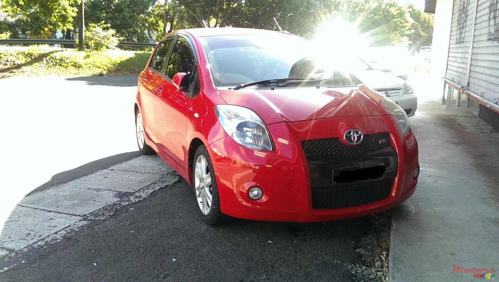 2007' Toyota Vitz photo #1