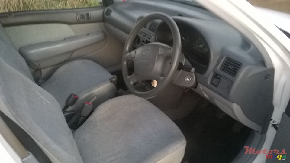 1998' Toyota Starlet photo #2
