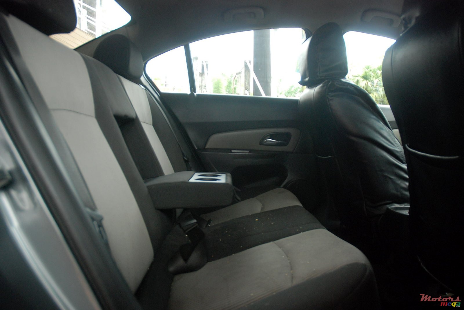 2011' Chevrolet Cruze photo #4