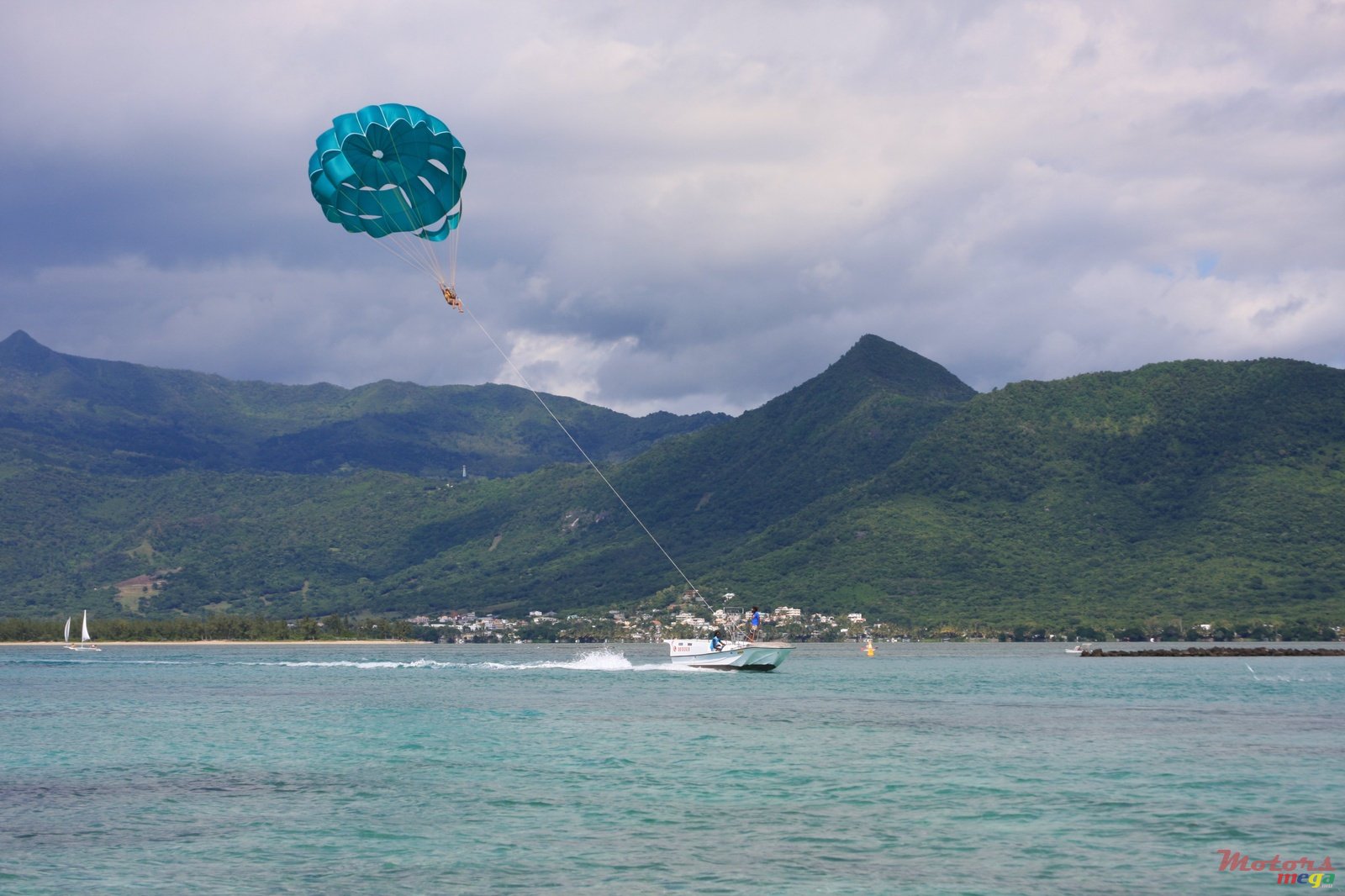 2014' Boston Whaler photo #1