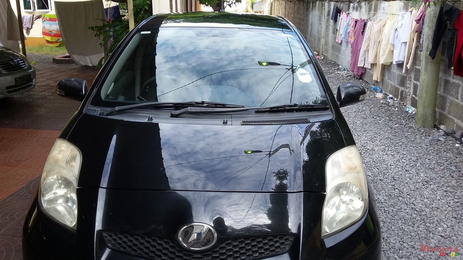 2009' Toyota Vitz photo #2