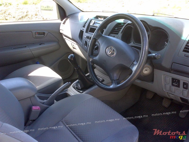 2009' Toyota Hilux 2.5 TURBO 2x4 photo #4