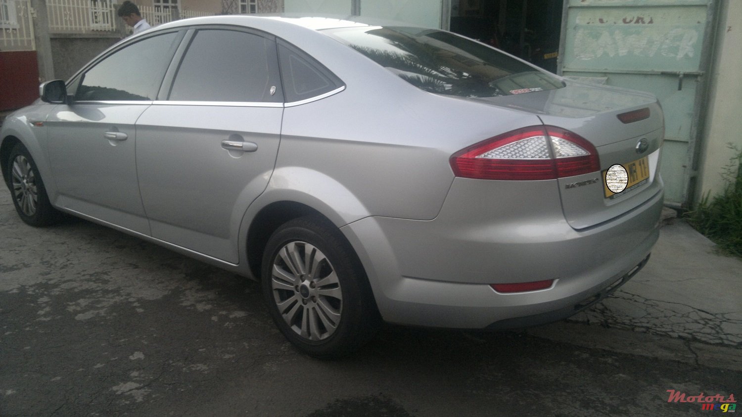 2011' Ford Mondeo photo #2