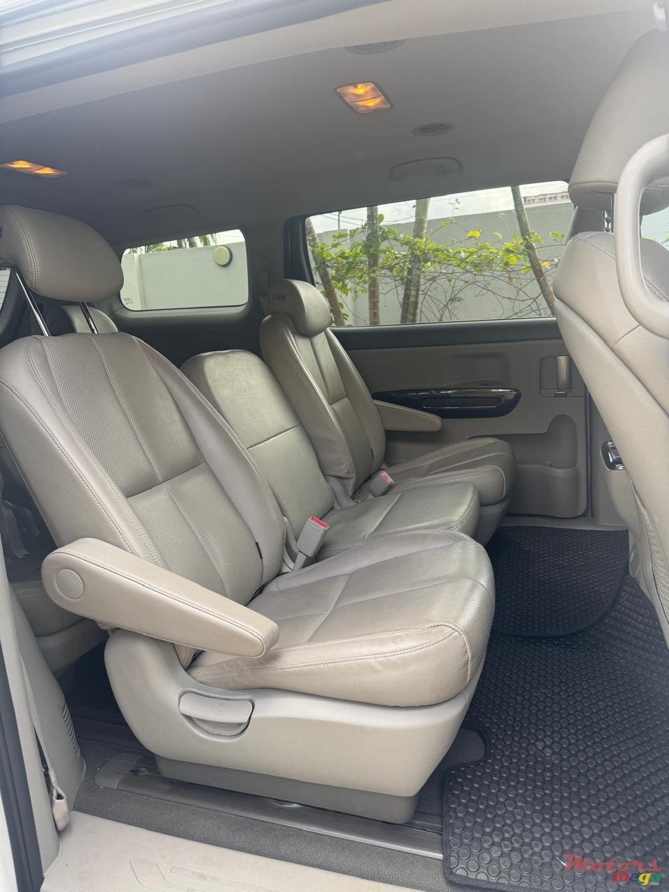 2019' Kia Carnival photo #6