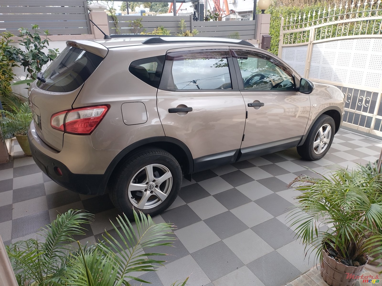 2013' Nissan Qashqai photo #2