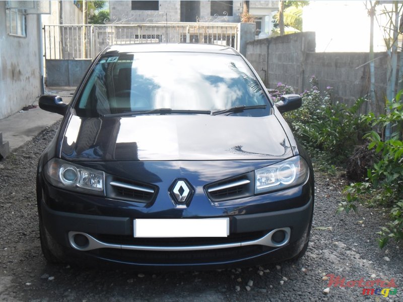 2009' Renault Megane photo #1