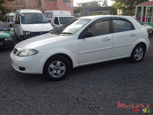 2005' Chevrolet Optra photo #4