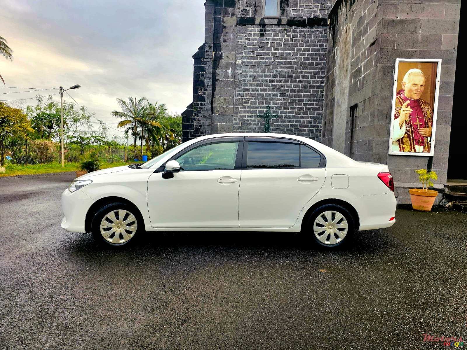 2016' Toyota Axio photo #3