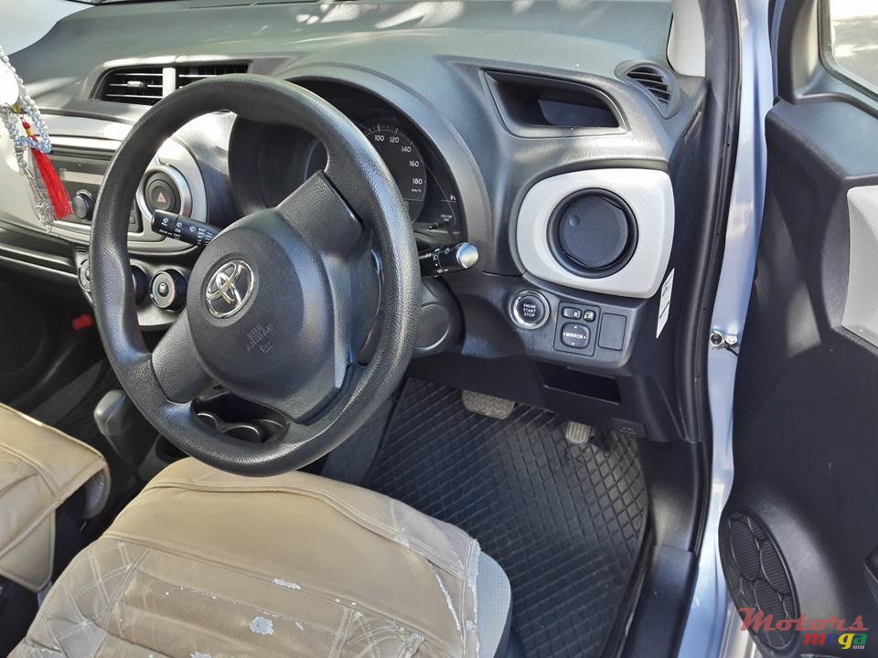 2011' Toyota Vitz photo #4