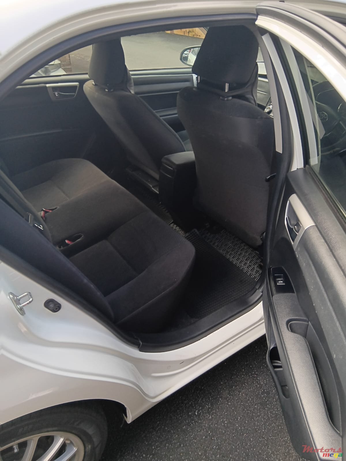 2015' Toyota Axio G photo #4