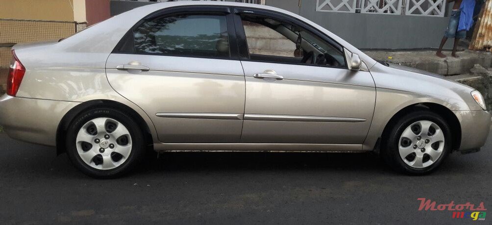 2005' Kia Cerato photo #1