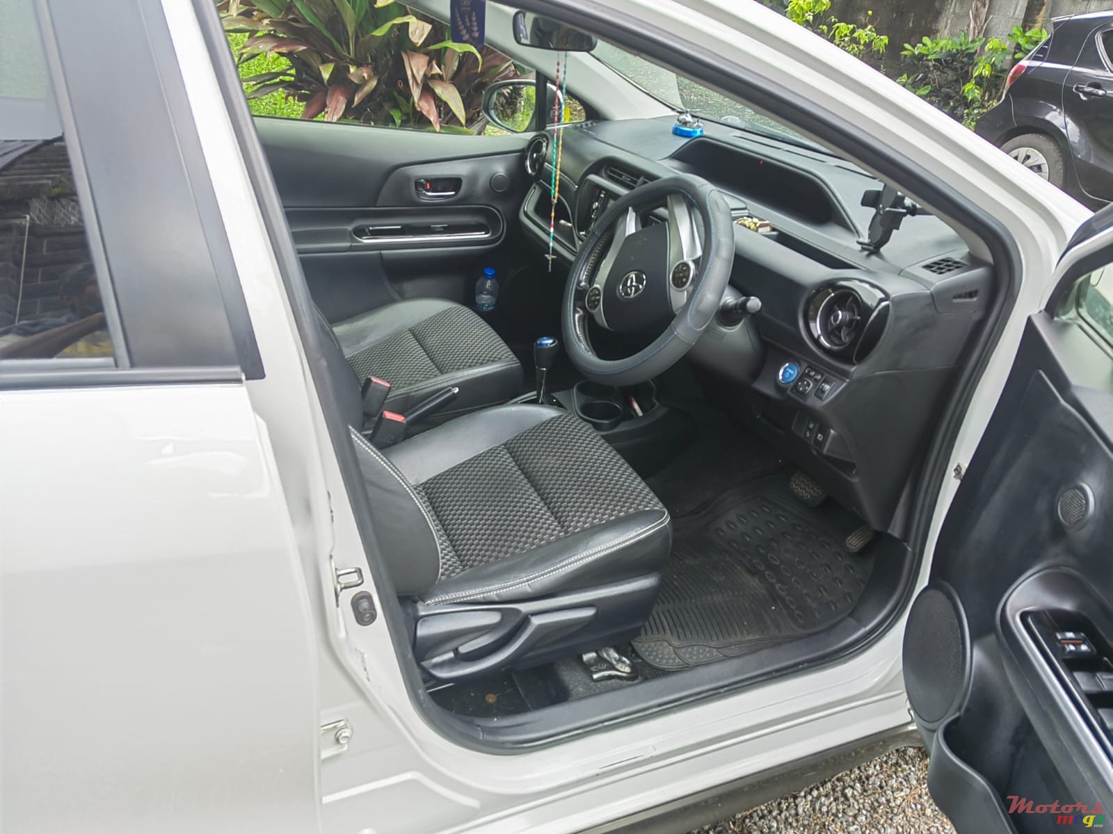 2016' Toyota Aqua photo #3