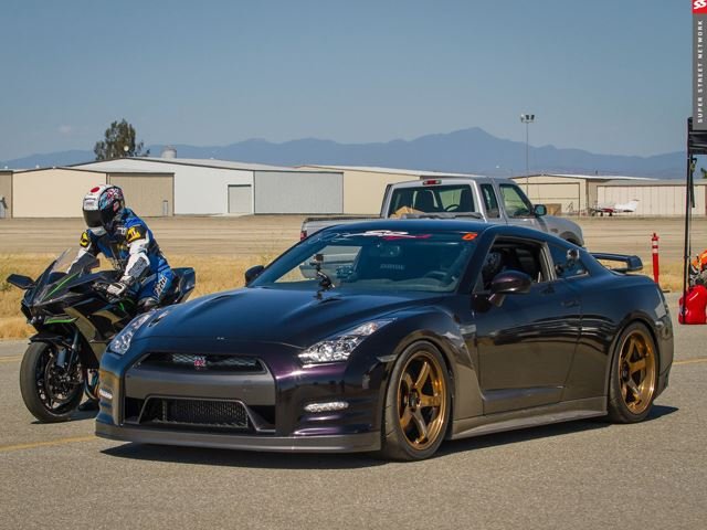 1,350 HP Nissan GT-R Vs. Hyperbike Crotch Rocket: Who Wins This Time?