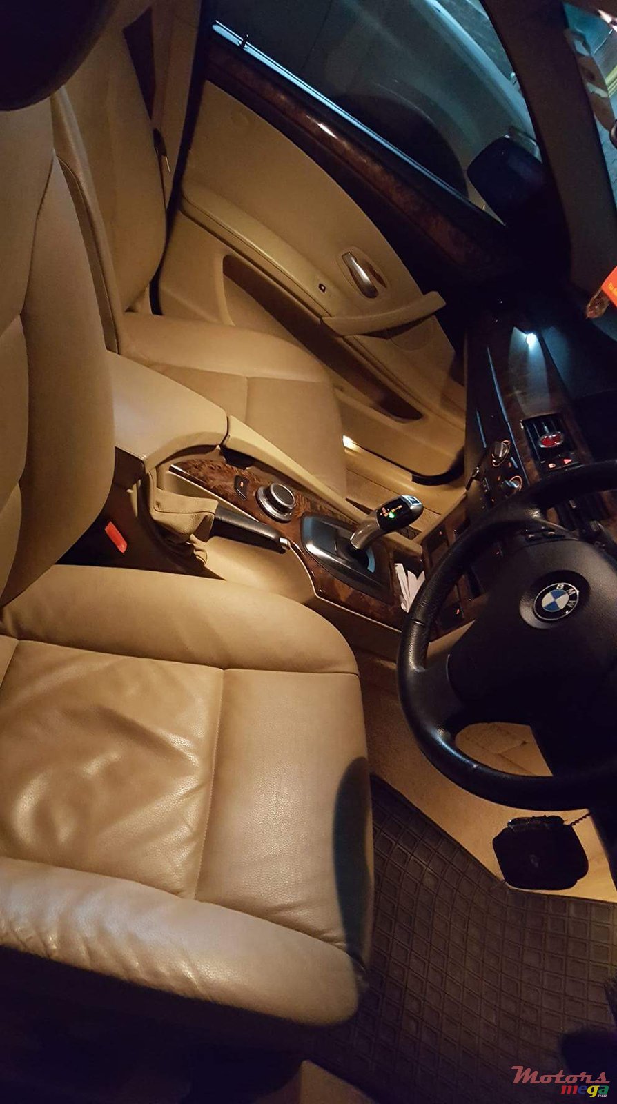 2008' BMW 523 photo #2