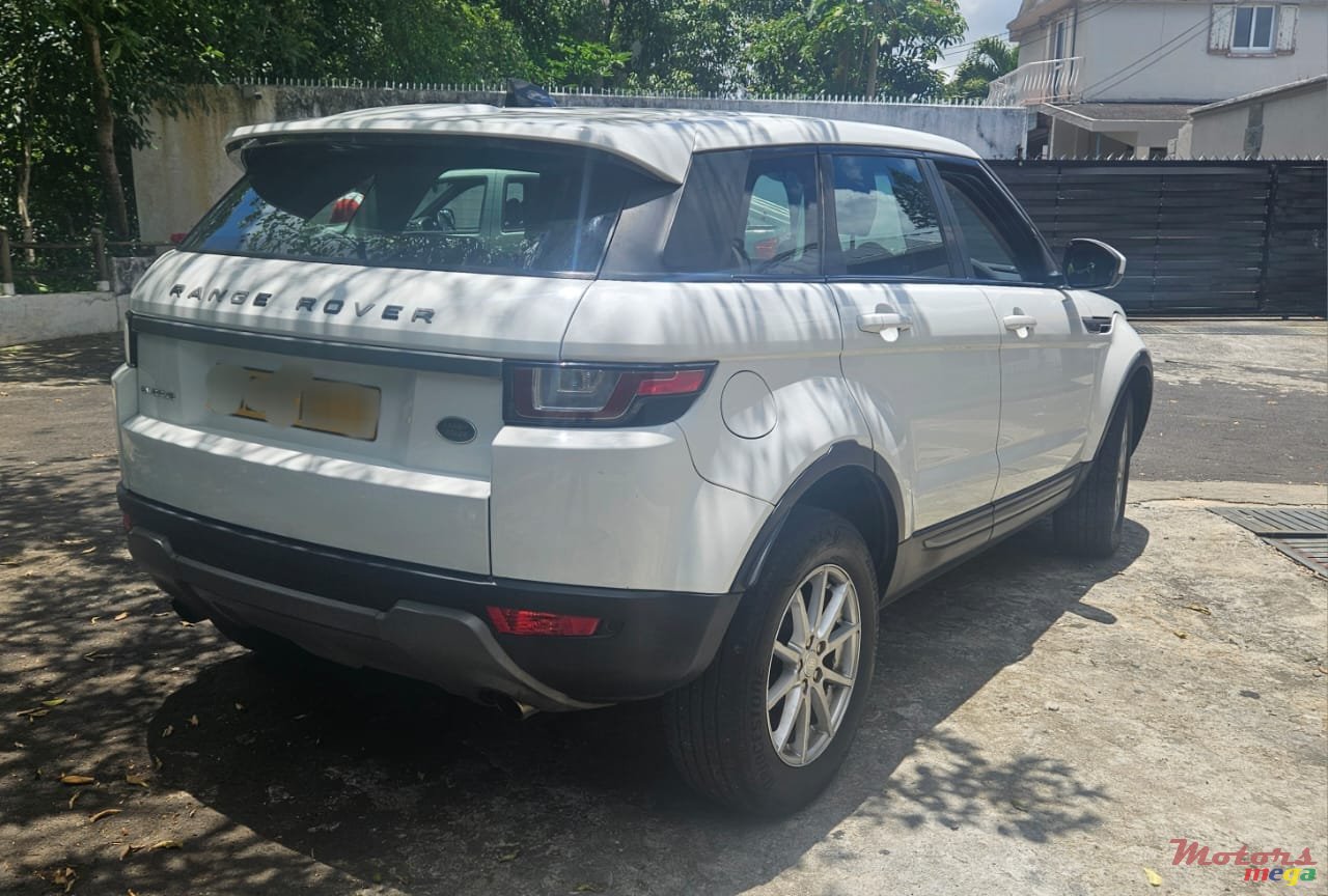 2017' Land Rover Range Rover Evoque photo #3