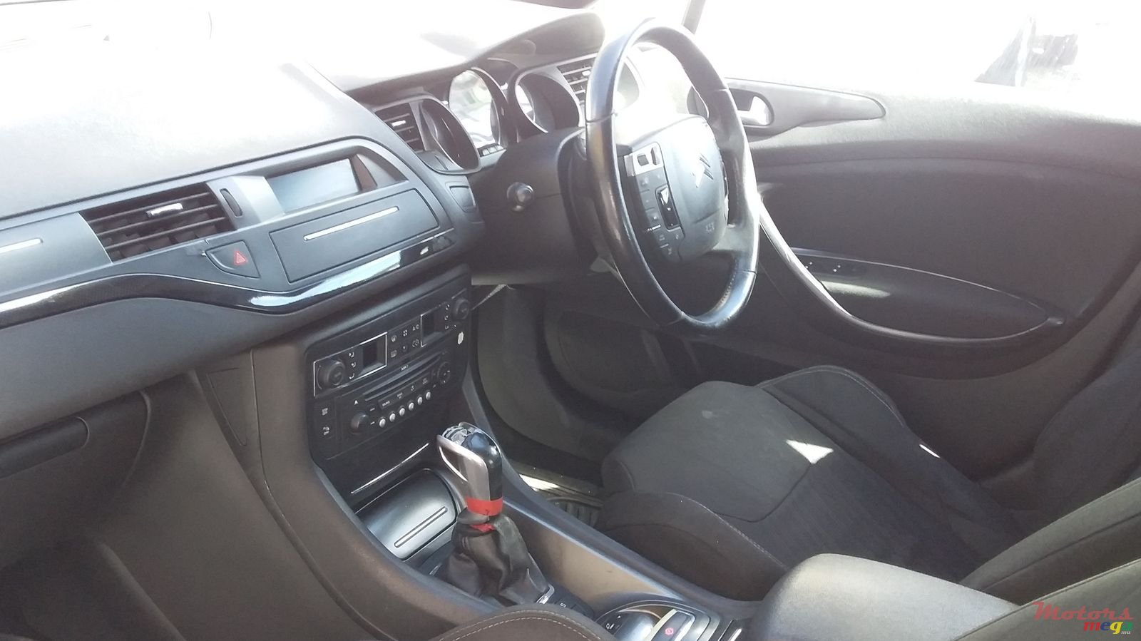 2010' Citroen C5 photo #3