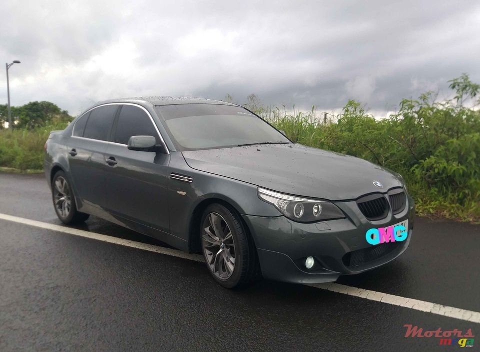 2004' BMW 5 Series 520i photo #2