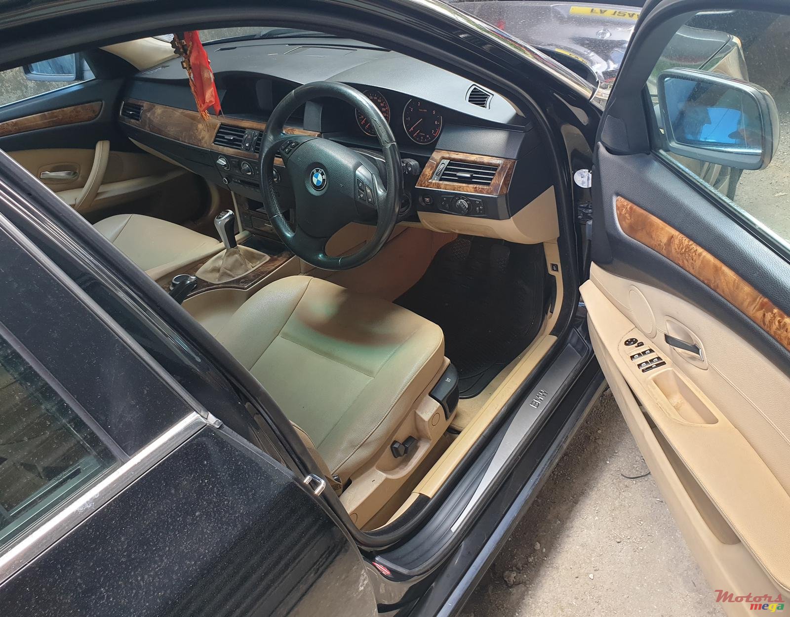 2008' BMW 523 photo #1