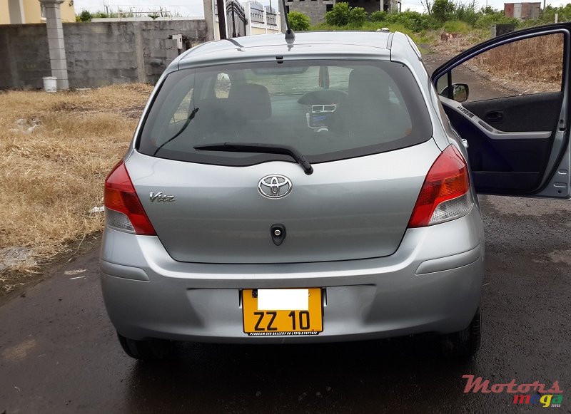 2010' Toyota Vitz photo #4