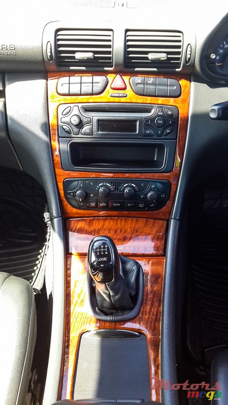 2003' Mercedes-Benz C-Class C220 CDI photo #5