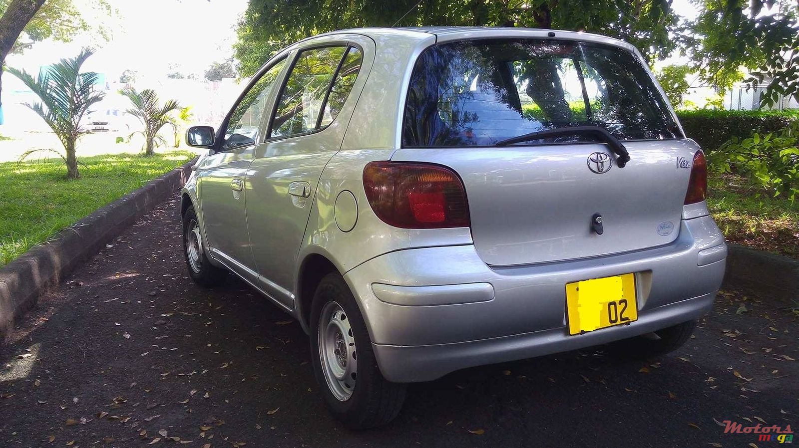 2002' Toyota Vitz photo #3