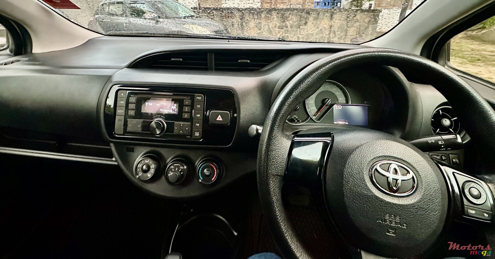 2017' Toyota Vitz photo #6