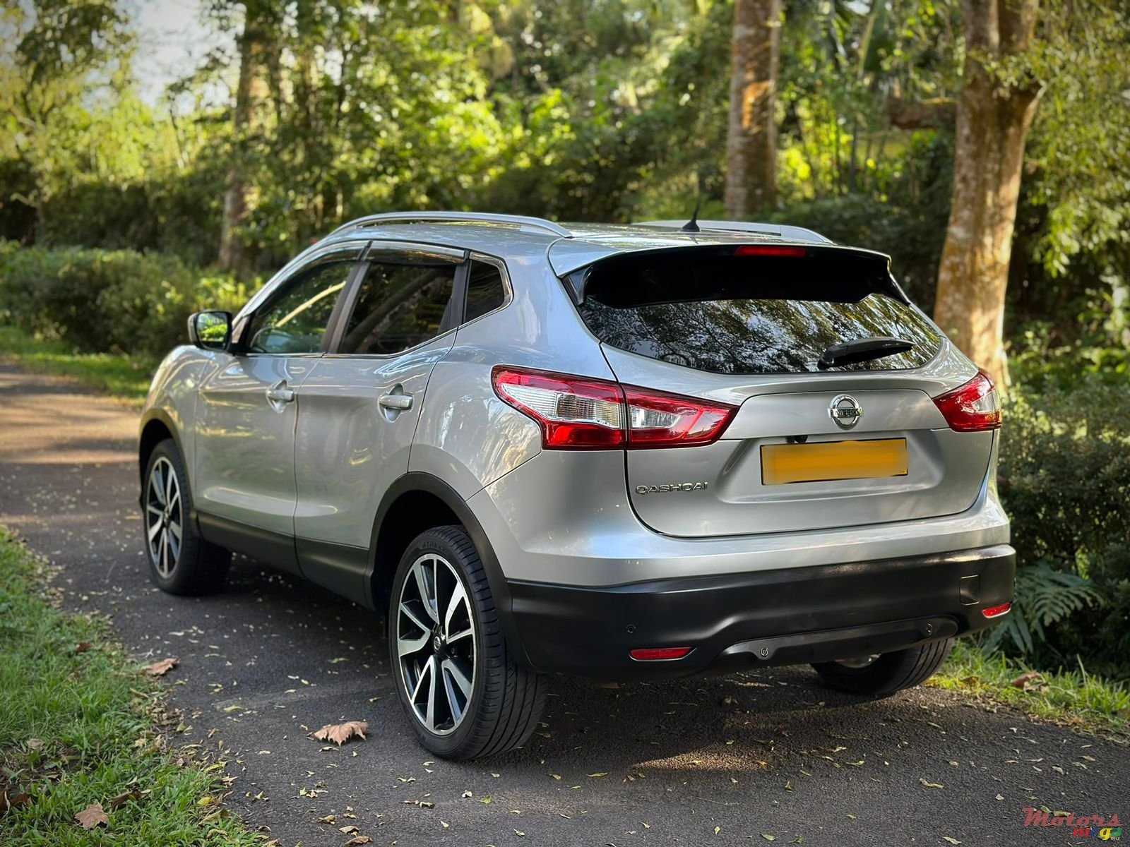 2015' Nissan Qashqai 1.6 Diesel Automatic photo #2
