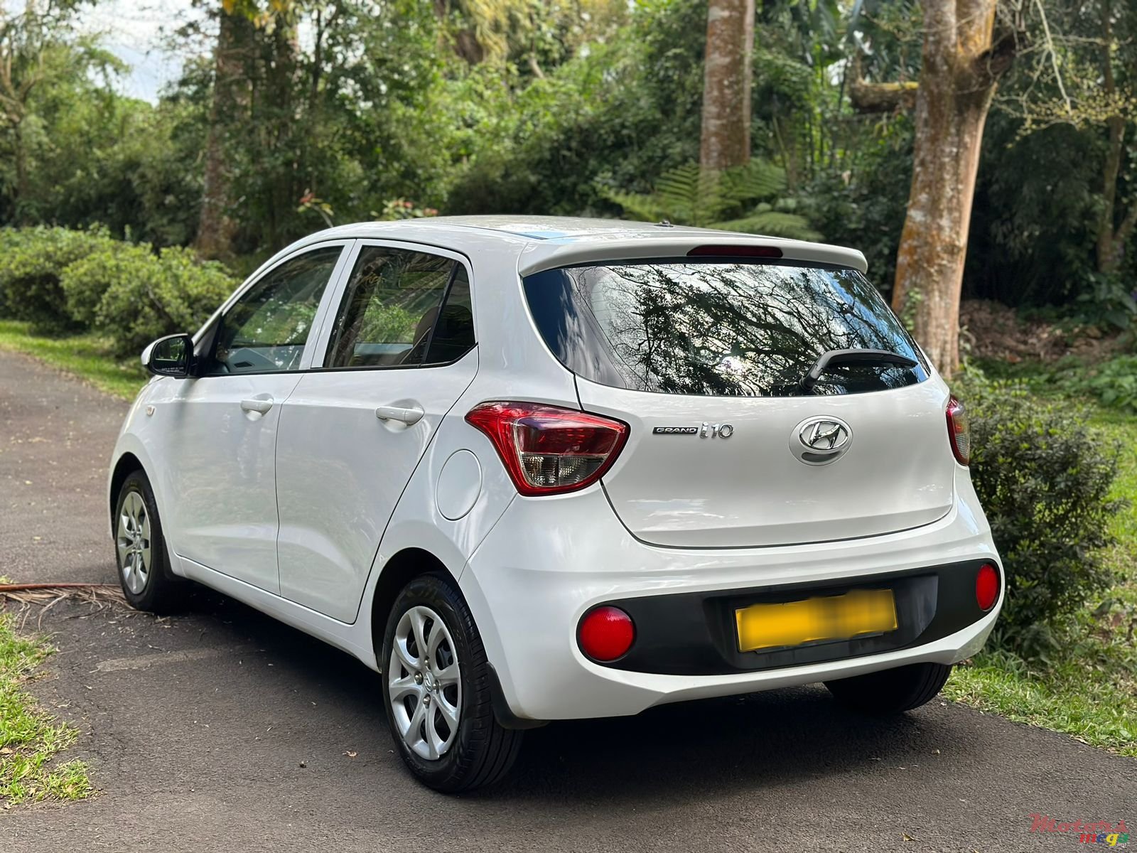 2017' Hyundai Grand i10 photo #3