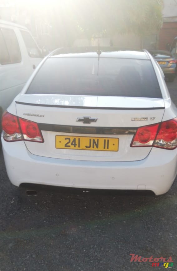 2011' Chevrolet Cruze photo #1