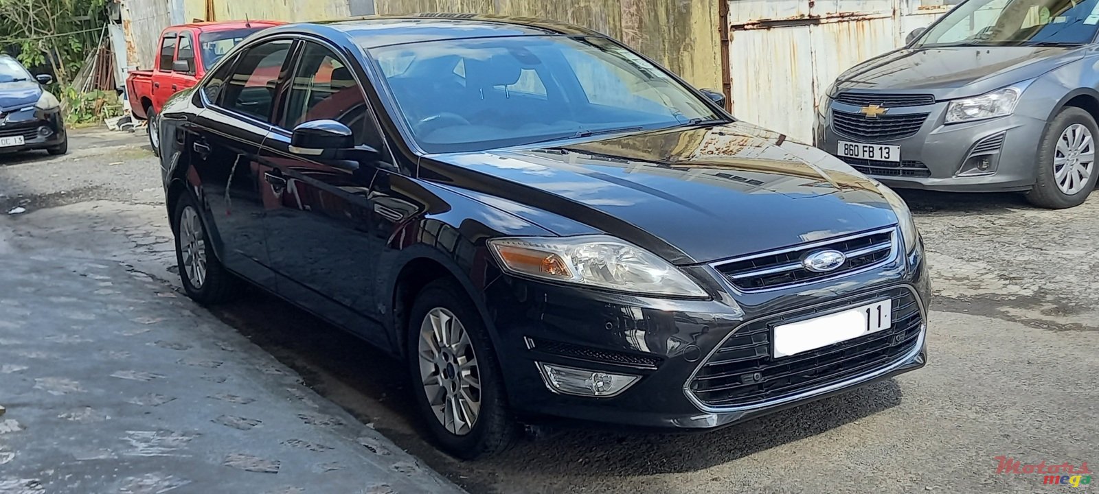 2011' Ford Mondeo photo #2