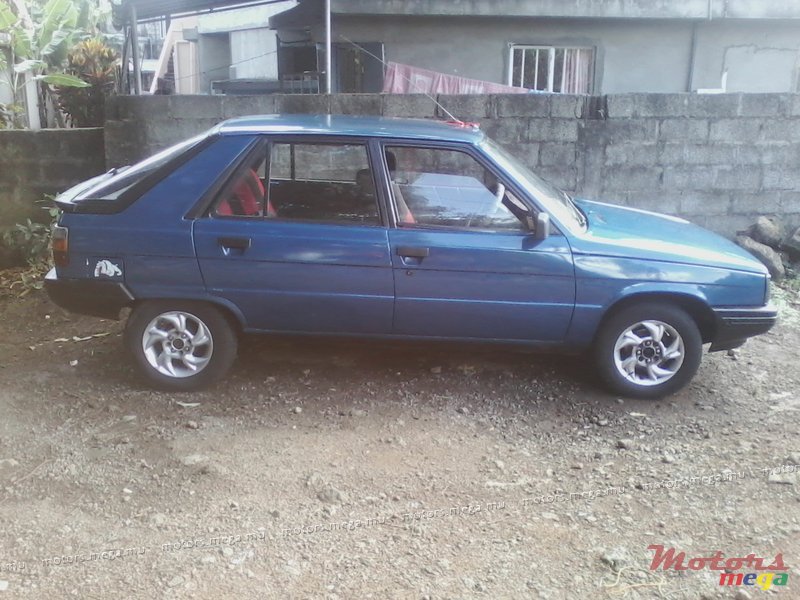 1985' Renault 11 photo #2