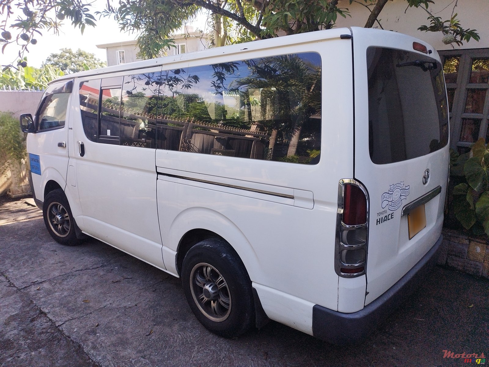 2009' Toyota HiAce photo #1