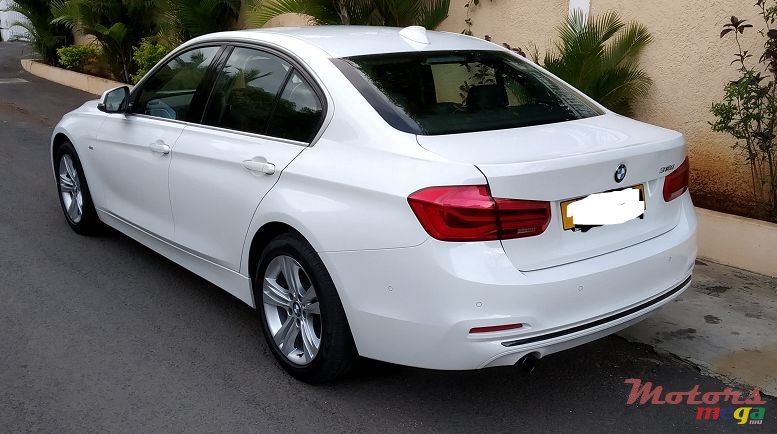 2016' BMW 318 photo #2