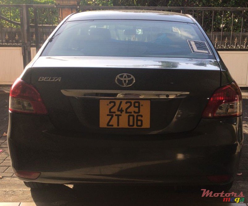 2006' Toyota Yaris Belta photo #1