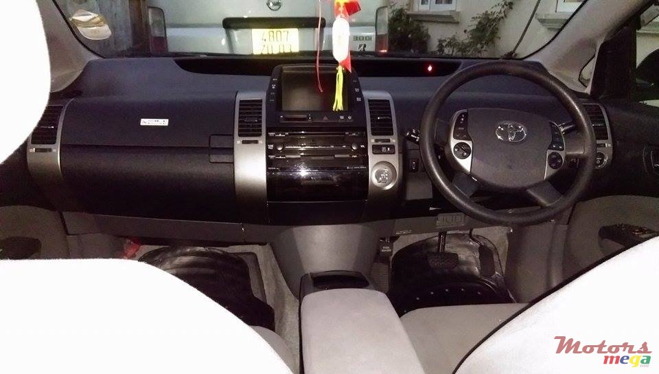 2009' Toyota Prius photo #5