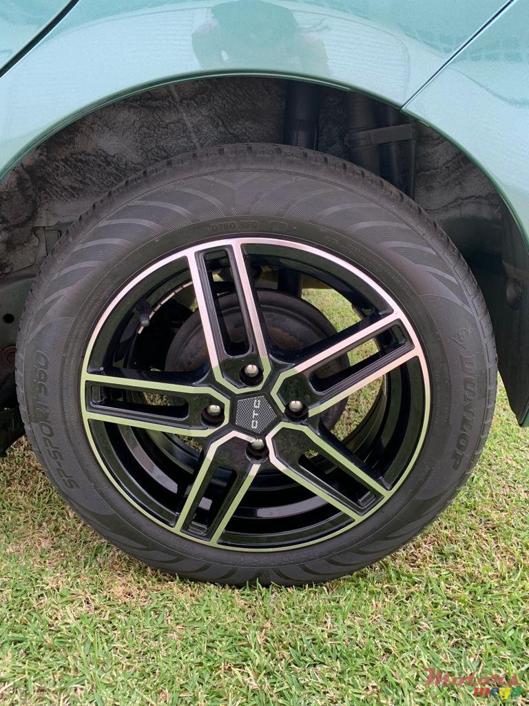 2014' Toyota Vitz photo #4