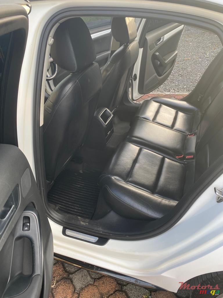 2011' Audi A4 B8 photo #2